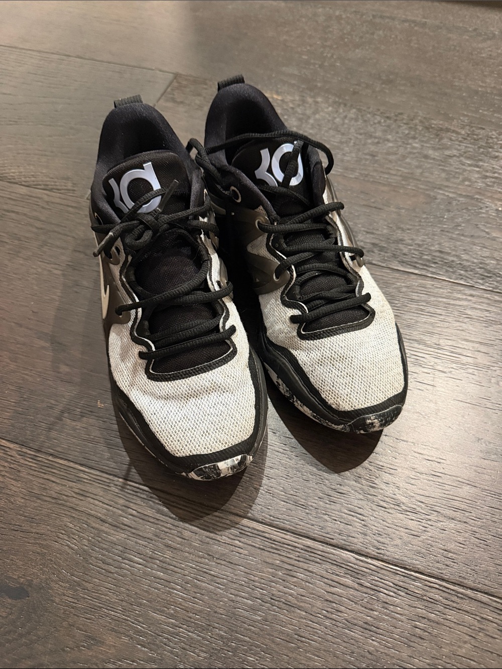 Nike KD Low-Top Basketball Shoes in Black & White